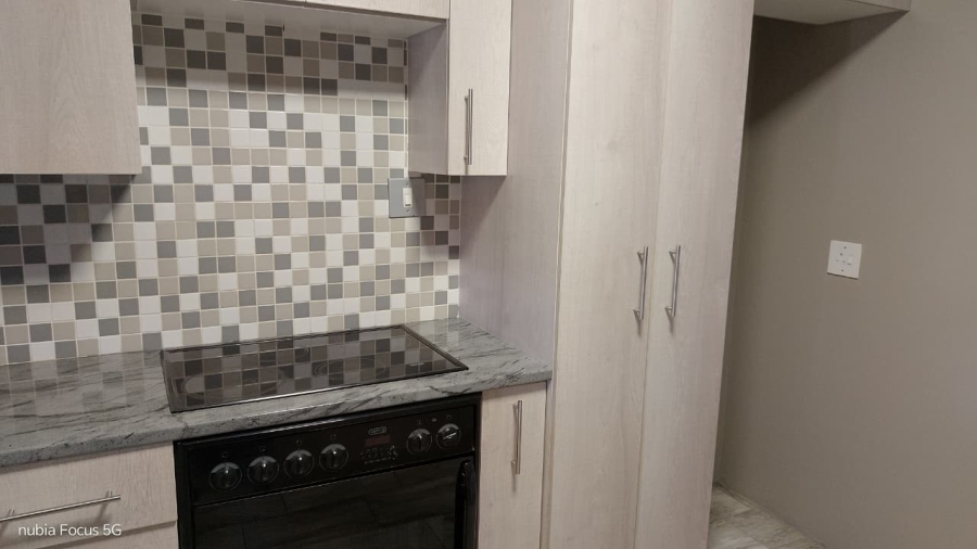 To Let 4 Bedroom Property for Rent in Wavecrest Eastern Cape